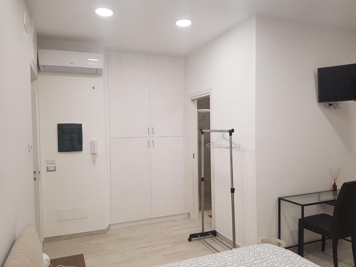 Guest House Via Milano Catanzaro Bagian luar foto
