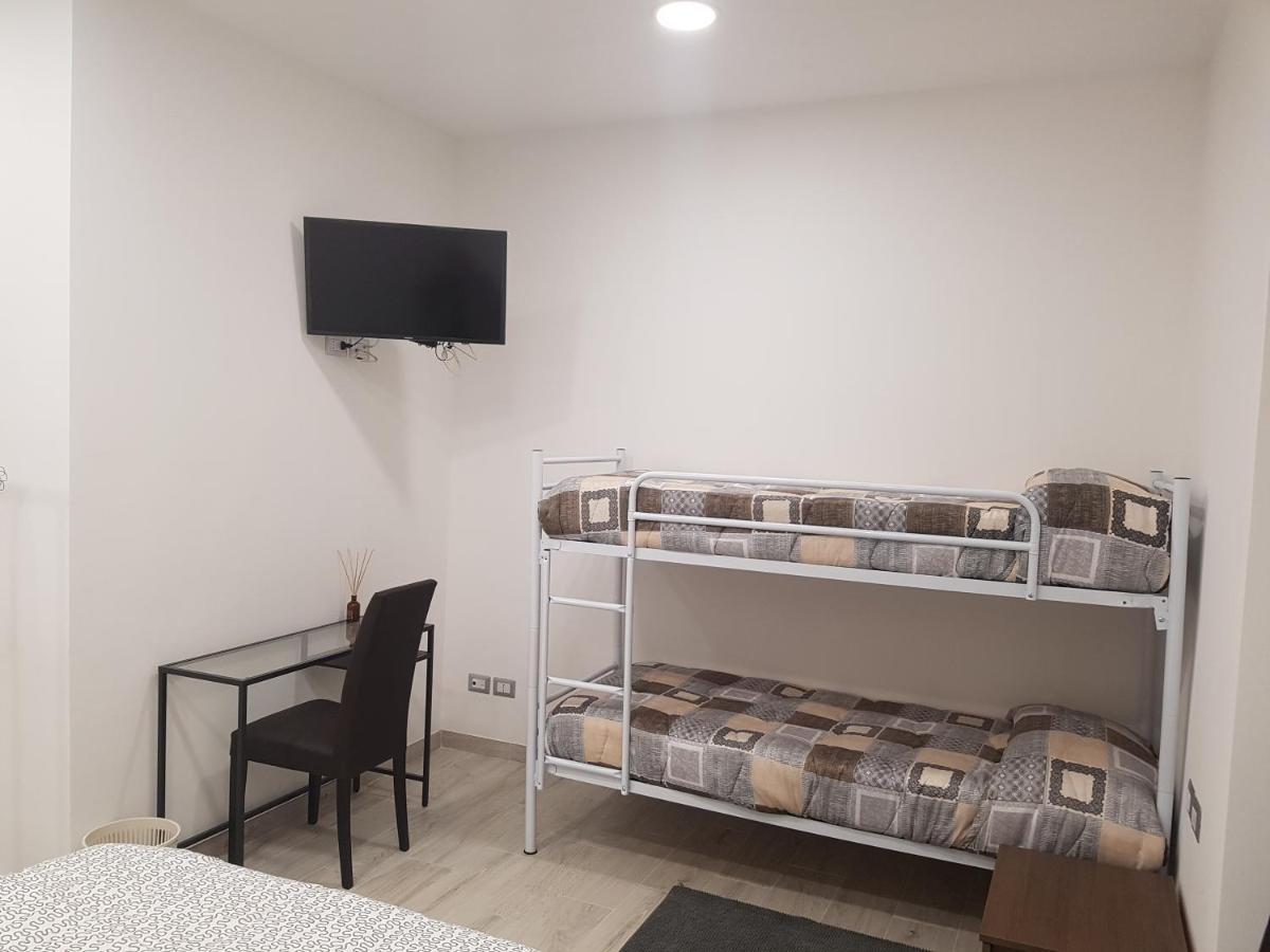 Guest House Via Milano Catanzaro Bagian luar foto