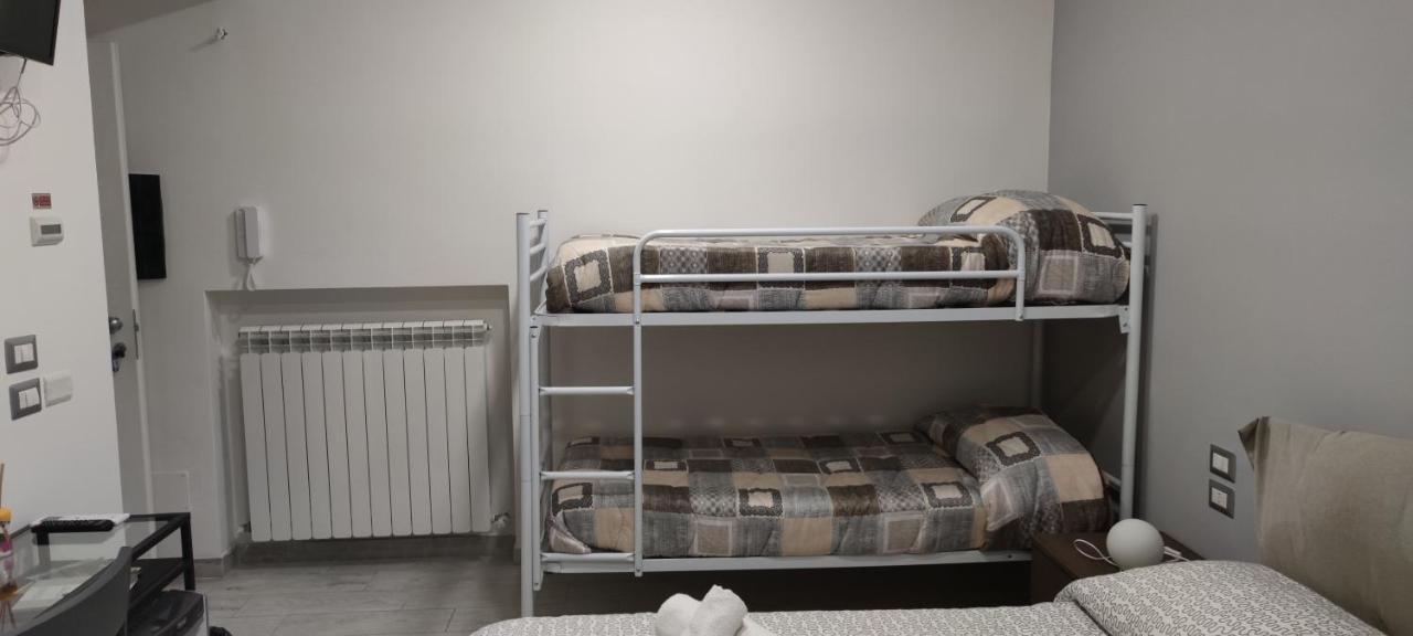 Guest House Via Milano Catanzaro Bagian luar foto