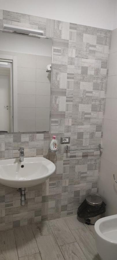 Guest House Via Milano Catanzaro Bagian luar foto