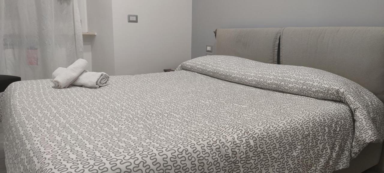 Guest House Via Milano Catanzaro Bagian luar foto